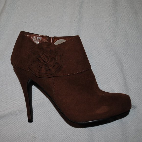 NIB SZ 10 BROWN FAUX SUEDE 5IN HEEL WOMEN'S BOOTY - Picture 2 of 6